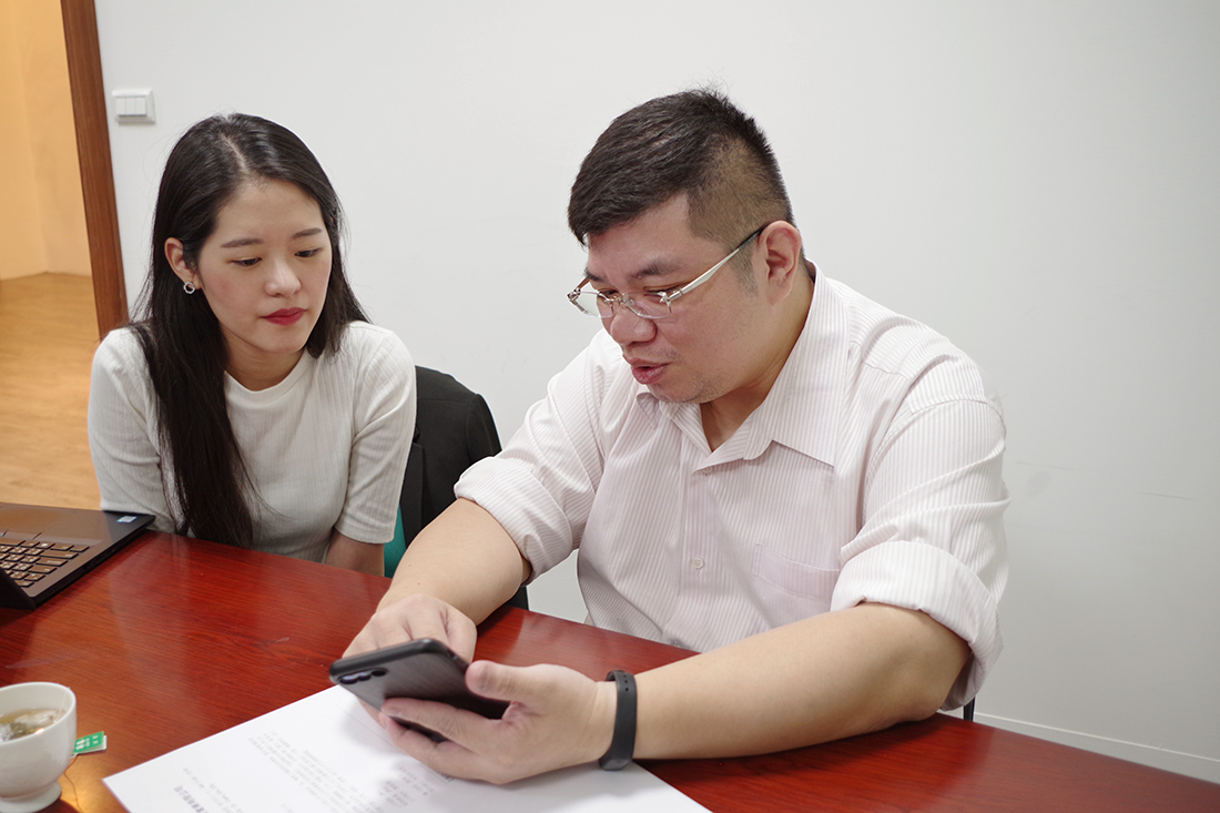 Mars shares with our specialist opening a file using his mobile phone